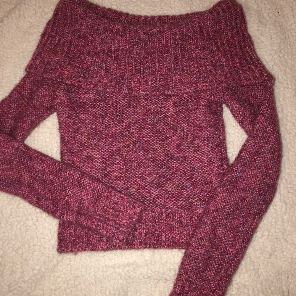 Off the shoulder knitted long sleeve